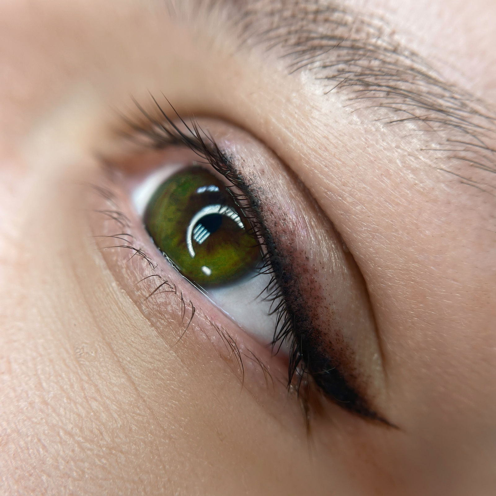 Permanent Eyeliner für einen betonten Blick